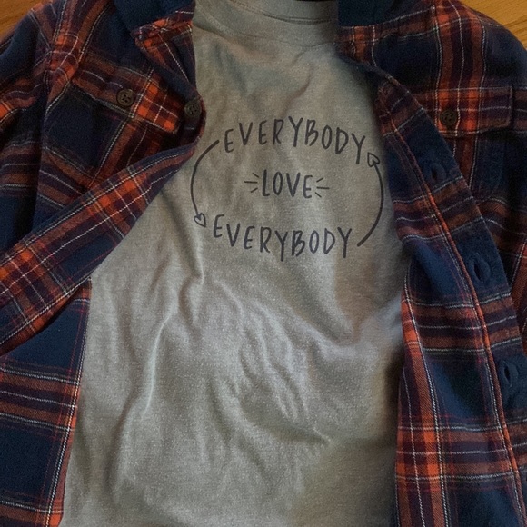 OUTFIT!! Jeans, tee and flannel bundle - Picture 2 of 7